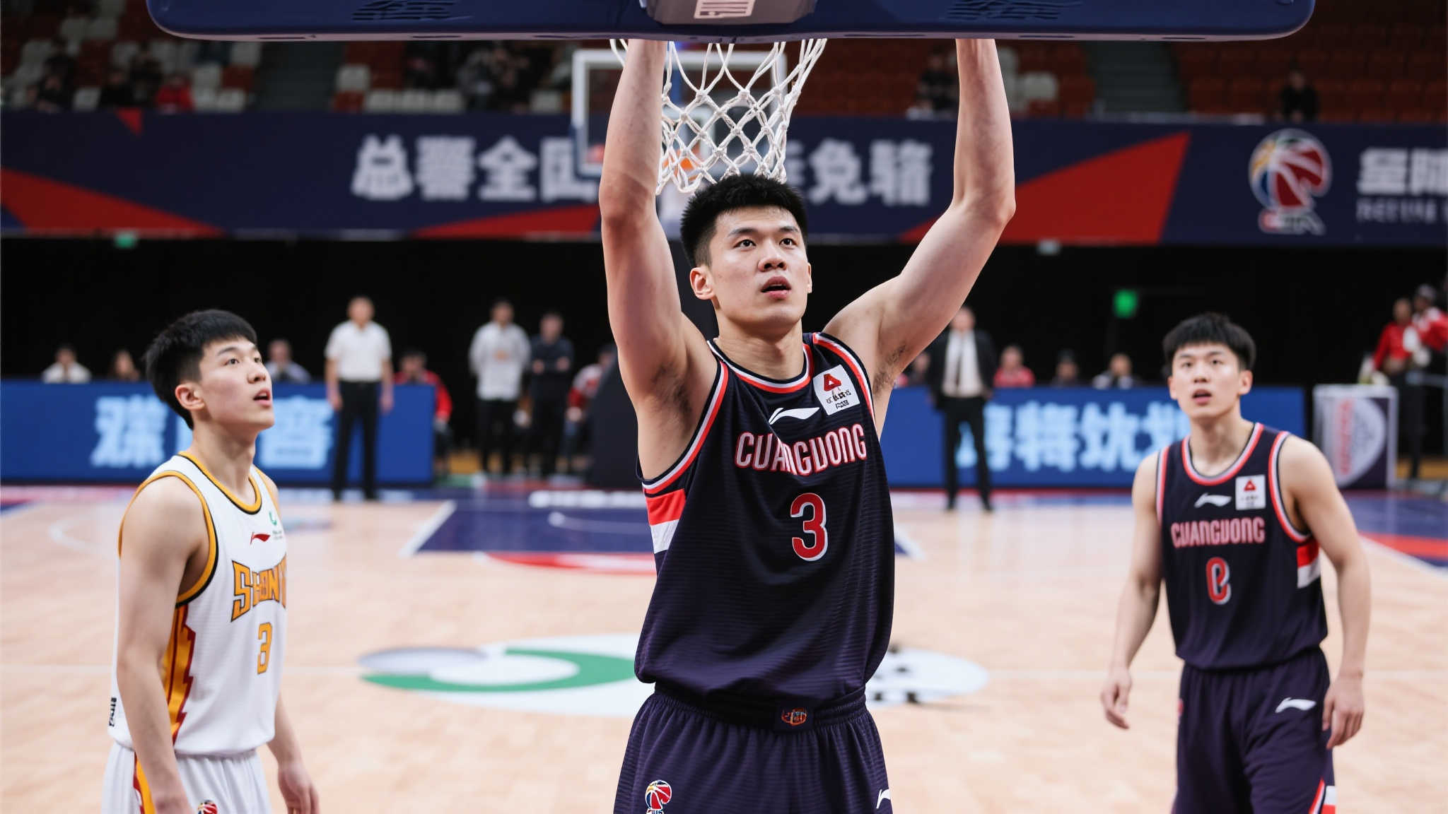 而另一边，不可忽视的是年轻运动健将——全面发展的内