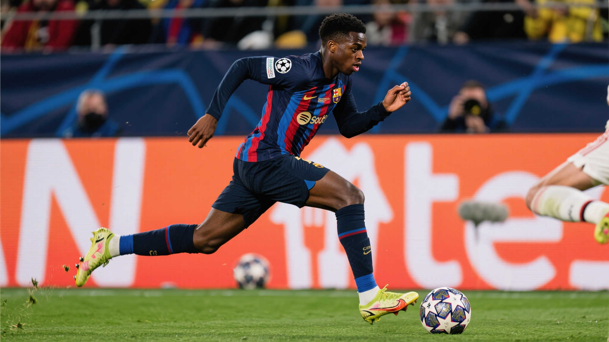 欧冠最佳阵容揭晓:登贝莱领衔,国米独苗入选 作为世界足坛冉冉升起的新星,奥斯曼·登贝莱以其令人